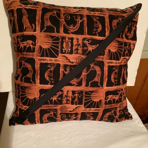 Set of two southwest throw pillows - Picture 2 of 5